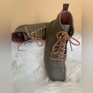 KEDS ladies Scout SPL Canvas olive WX limited edition size 9 VGUC